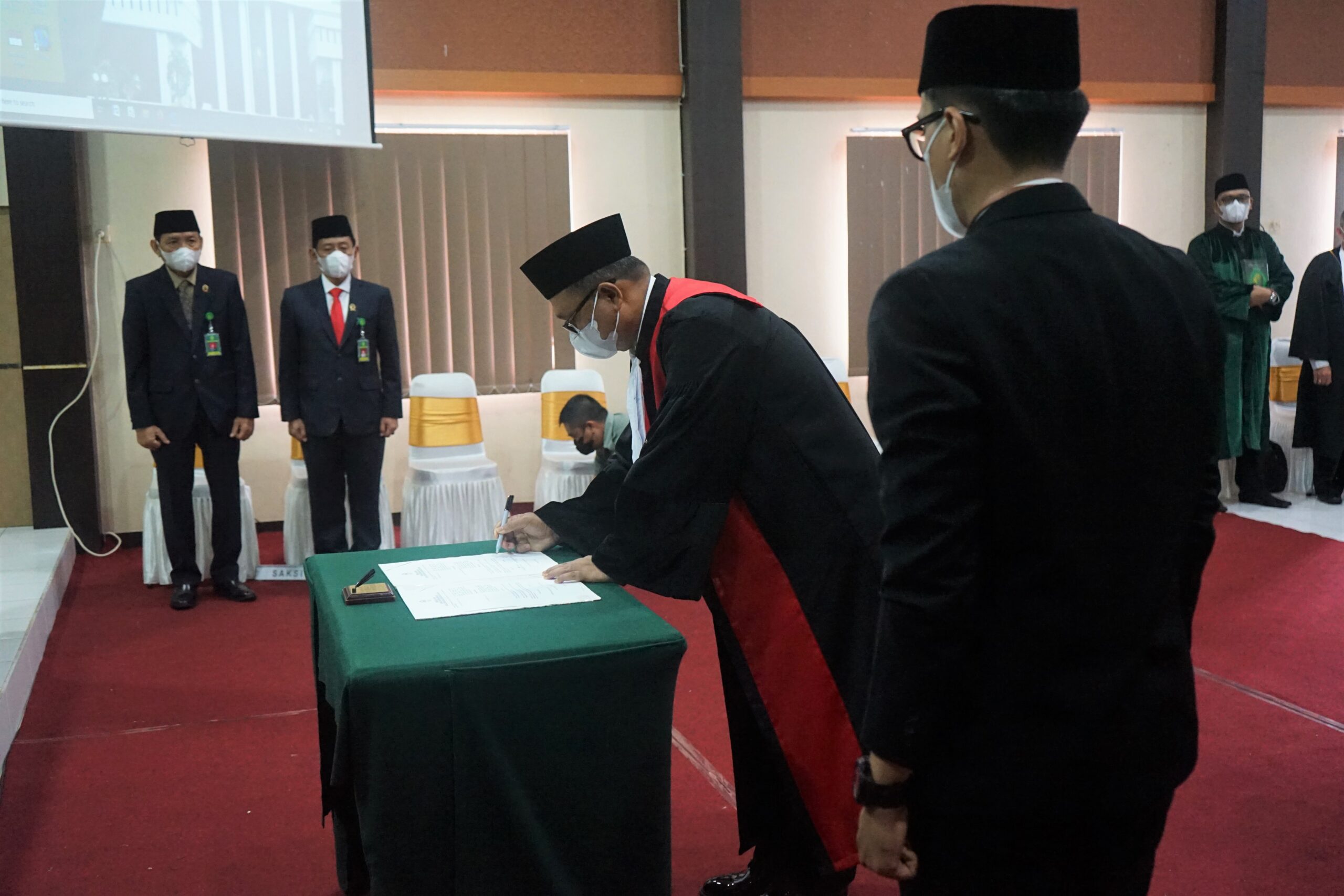 Pengambilan Sumpah Jabatan, Pelantikan, Dan Serah Terima Jabatan Ketua ...